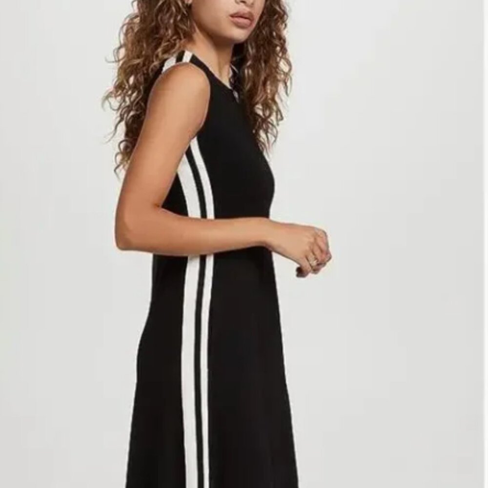NWT Normal Kamali Side Strip Sleeveless Black Swing Dress W Pockets size small